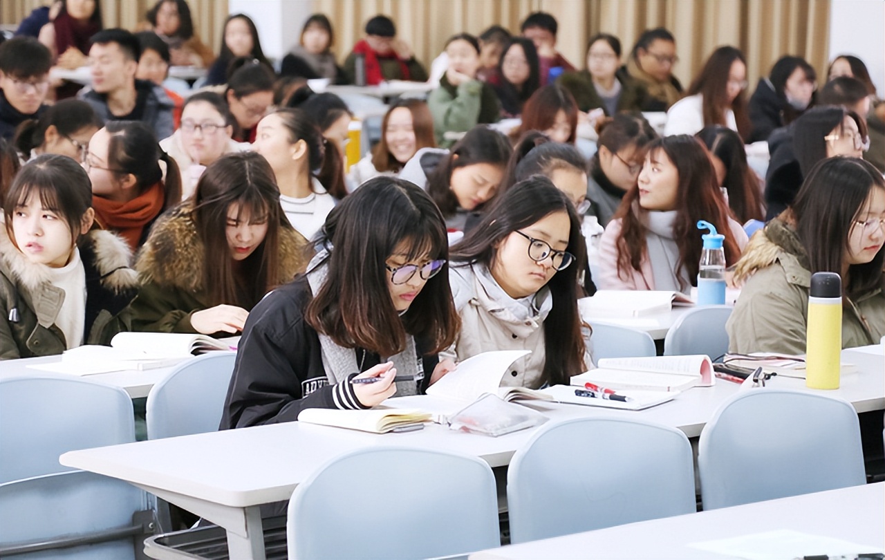 多地教育部门公布大中小学暑假时间安排，同时带来坏消息