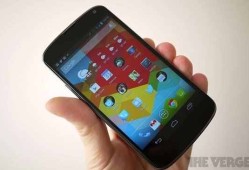 Nexus4：十年前的神机 现在还能打吗