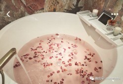 往浴缸倒1000瓶辣椒酱泡澡能美白还是毁皮？