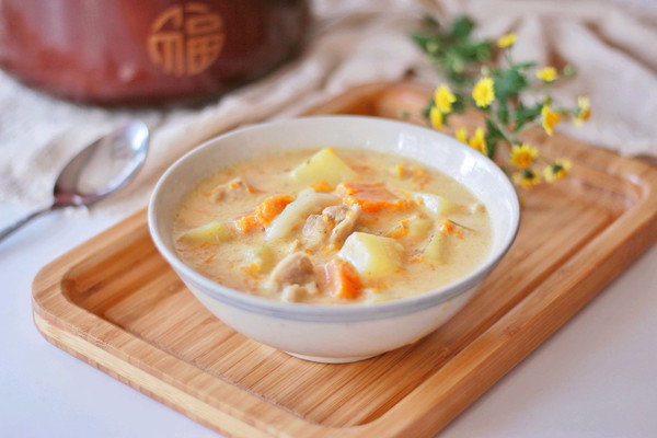 暖心又暖胃的鸡肉奶汤炖菜食谱，冬日必备温暖美食